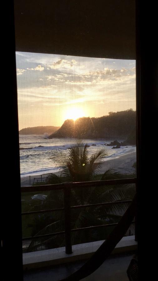 Manta Raya Hotel - Right On The Beach Cuatunalco Exterior foto
